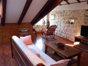 TV i/ili multimedijalni sistem u objektu Guest House Dragutinovic