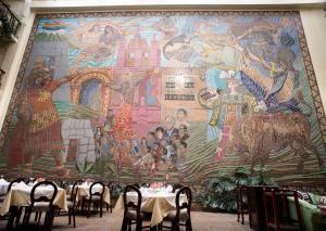 Um restaurante ou outro lugar para comer em Royal Inka II