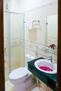 a bathroom with a sink and a toilet and a shower at Nhat Nga Hotel in Vung Tau