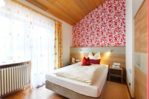 Ένα ή περισσότερα κρεβάτια σε δωμάτιο στο Hotel Pension Stern +40 φωτογραφίες