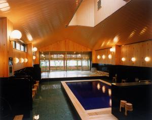 a large room with a swimming pool in a house at Yuno Yado Shoei in Kyoto
