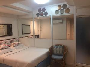 Tempat tidur dalam kamar di Murraya Residence
