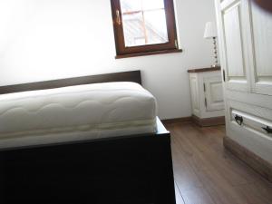 a bedroom with a mattress on a table with a window at Lesne Domki VIP in Prokowo +50 photos