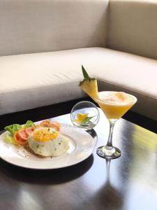 Anshel Hotel Seminyak italokat is kínál