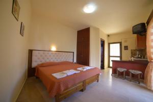 Кровать или кровати в номере Toula's Apartments