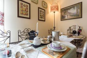 Příslušenství pro přípravu čaje a kávy v ubytování B&B New Day + 7 fotografií