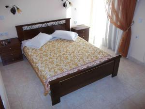 Кровать или кровати в номере Toula's Apartments