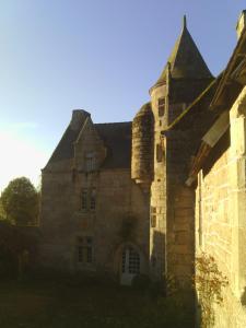 Foto dalla galleria di Manoir de Kerguéréon a Ploubezre