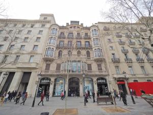 a group of people walking in front of a building at Paseo de Gracia Design in Barcelona