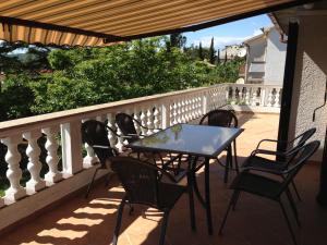 Balkoni atau teres di Apartments Karabaic