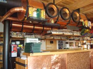 Lounge nebo bar v ubytování Lesní penzion Bunč