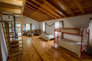 a room with two bunk beds and a couch at Caldeira Guesthouse in Fajã da Caldeira de Santo Cristo
