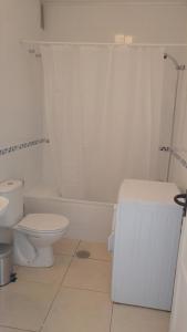 Apartamentos ORLANDO en Costa Adeje的一间浴室