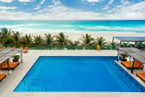 Bazén v ubytování Flamingo Cancun All Inclusive nebo v jeho okolí