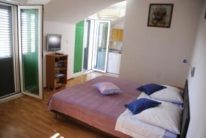 Postel nebo postele na pokoji v ubytování Apartments Silvana
