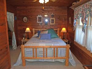 Henson Cove Place Bed and Breakfast w/Cabin