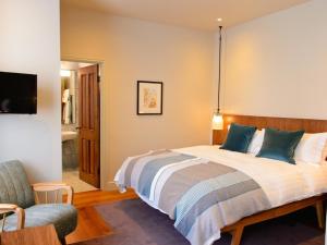 Кровать или кровати в номере Bingham Riverhouse