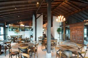 Um restaurante ou outro lugar para comer em Pousada Bora Bora