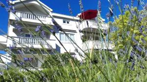 Zahrada ubytování Apartments Lena