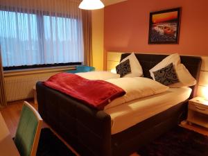 Postel nebo postele na pokoji v ubytování Legend Hotel