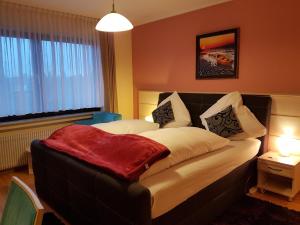 Postel nebo postele na pokoji v ubytování Legend Hotel