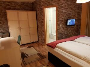 TV a/nebo společenská místnost v ubytování Legend Hotel