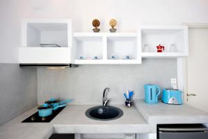 A kitchen or kitchenette at Venia's Guesthouse