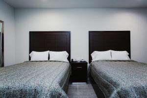 Postel nebo postele na pokoji v ubytování Palace Inn-529
