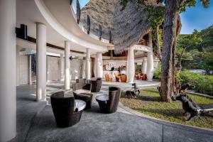 Jardí fora de Jamahkiri Dive Resort & Spa