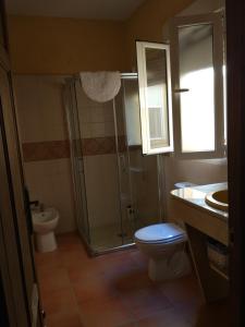 Koupelna v ubytování Casa Rural Sierra De Coripe + 24 fotografií