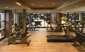 Fitness centrum a/nebo fitness zařízení v ubytování Deventure Sarovar Portico Kapashera, New Delhi