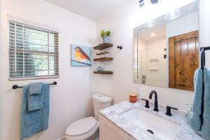 elm-mott-tree-house-for-glamping-near-magnolia-texas-elm-mott-2026