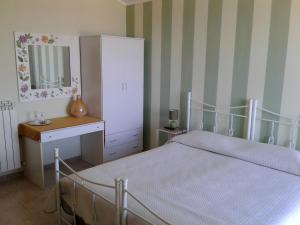 a bedroom with a bed and a dresser and a mirror at B&B Domus Tiberio in Pizzo