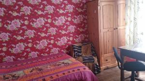 En eller flere senge i et værelse på Domaine Au charme des Plantes