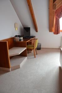TV a/nebo společenská místnost v ubytování Hotel Garni Reulein