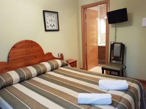 Postel nebo postele na pokoji v ubytování Hostal Maury