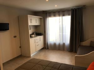 a small apartment with a kitchen and a living room at Les studios du Centre in La Teste-de-Buch +20 photos