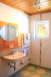 Kúpeľňa v ubytovaní Apartment Bleisch + 31 fotografií