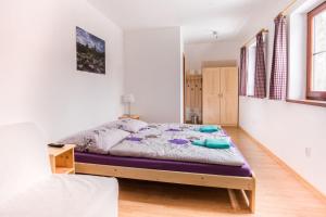 Postel nebo postele na pokoji v ubytování Ubytování Krkonoše