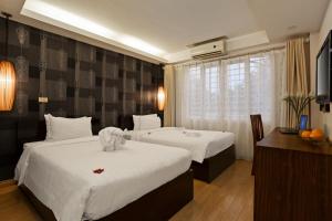 Кровать или кровати в номере Hanoi Impressive Hotel