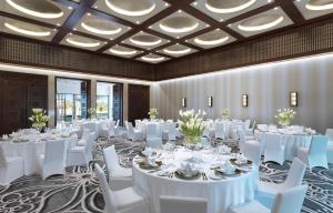 Restaurace v ubytování Al Baleed Resort Salalah by Anantara + 37 fotografií