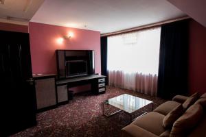 Μια τηλεόραση ή/και κέντρο ψυχαγωγίας στο Erebuni Hotel Yerevan
