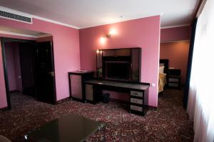 Μια τηλεόραση ή/και κέντρο ψυχαγωγίας στο Erebuni Hotel Yerevan