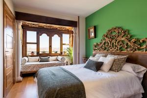 A bed or beds in a room at El Aserradero