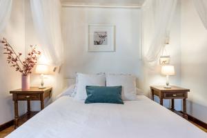 A bed or beds in a room at El Aserradero