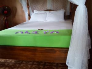 Voodi või voodid majutusasutuse Sigiri Aliya Tree house toas