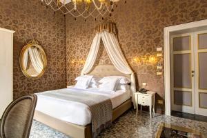 a bedroom with a bed and a chandelier at GKK Exclusive Private suite Venezia in Venice