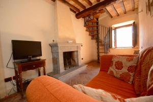 a living room with a couch and a fireplace at La Terrazza in Chianni