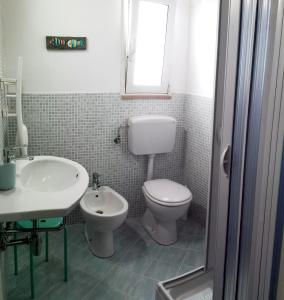 A bathroom at B&B Mastro Francesco