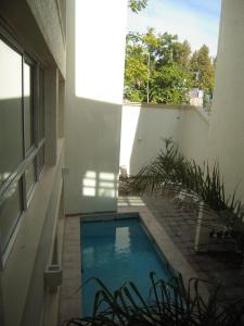 A piscina localizada em Cóndor Suites Apart Hotel ou nos arredores